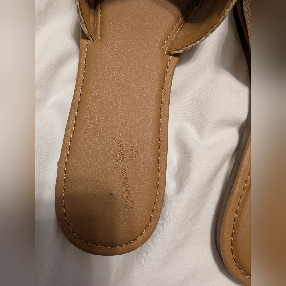 Universal Thread Sandals 9.5 - Picture 3 of 3